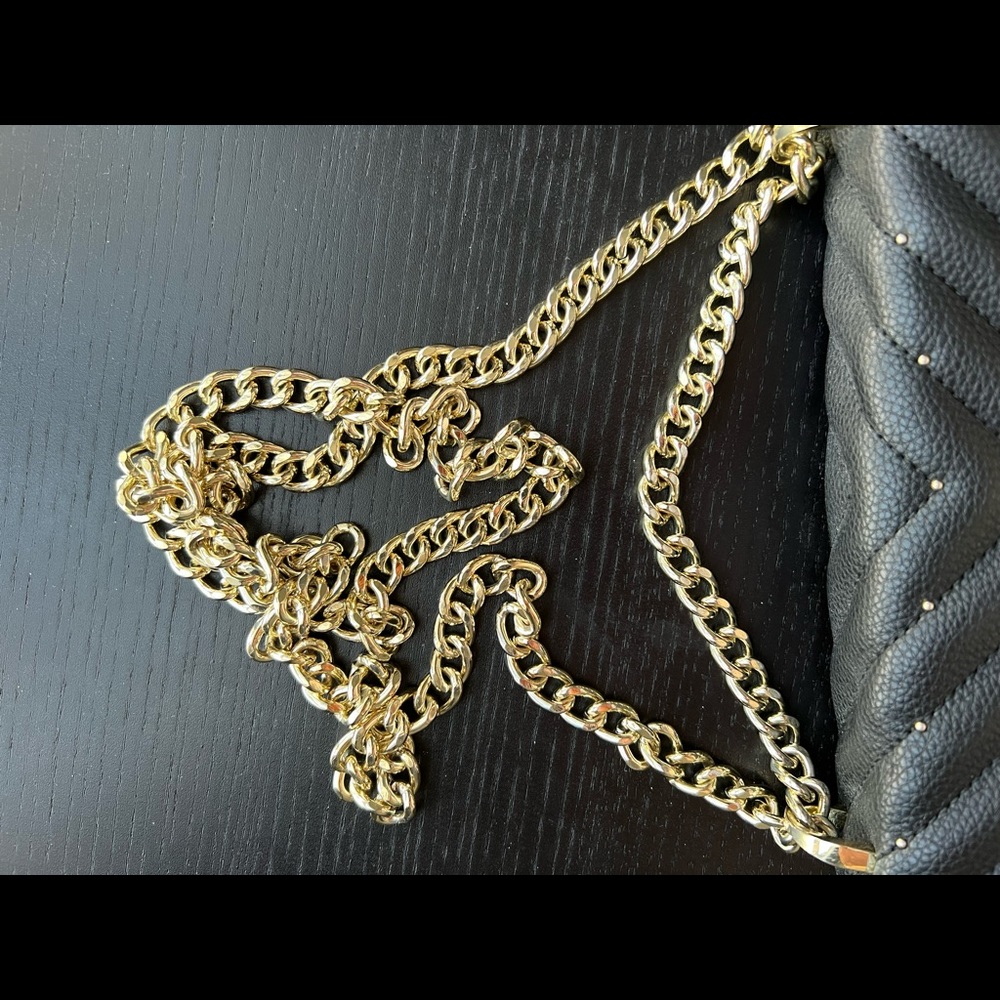 Black VS Purse with gold chain - Picture 5 of 7